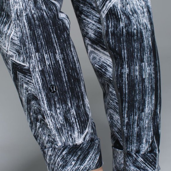 Lululemon Jet Crop *Full-On Luon Heat Wave White Black RARE - Picture 6 of 16